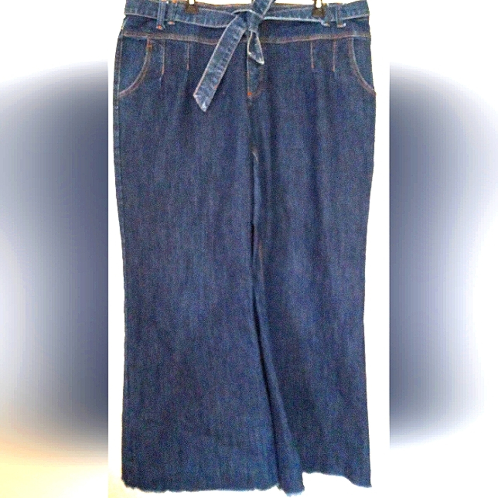 Size 20 Wide leg Jean with belt. Bundle for more savings!